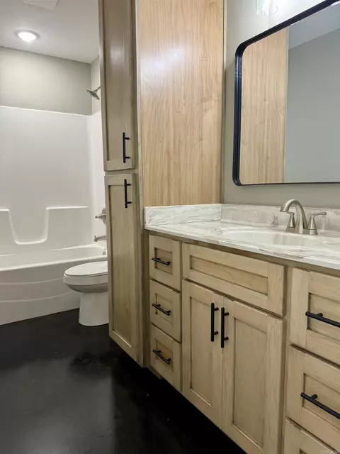Bath - 515 E Main St, Paragould, AR 72450 photo 1 of 2
