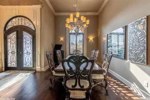 Dining - 6550 Westminster, Benton, AR 72019 photo 1 of 3
