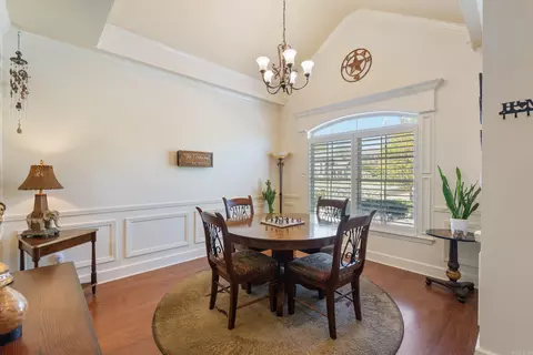 Dining - 4503 Boardwalk, Benton, AR 72019 photo 3 of 3