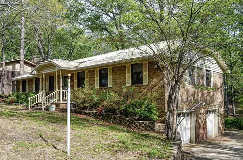 1912 Cedarhurst Dr, Benton, AR 72015 photo 1