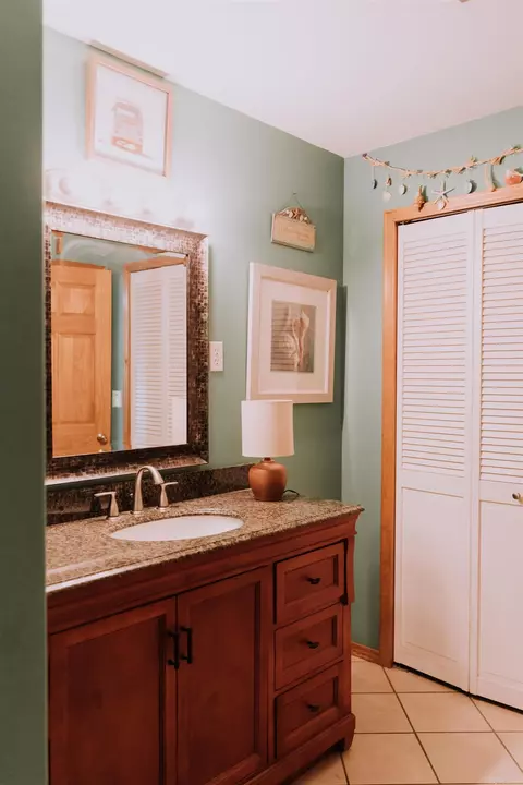 Bath - 103 E Fair St, Marshall, AR 72650 photo 3 of 4