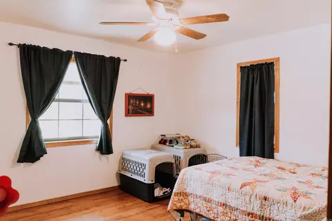 Bedroom - 103 E Fair St, Marshall, AR 72650 photo 2 of 2