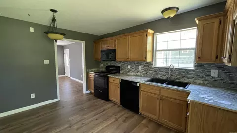 Entry Way - 412 E South St, Benton, AR 72015 photo 1 of 1