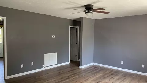 Living - 412 E South St, Benton, AR 72015 photo 2 of 2