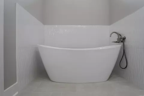 Bath - 236 Michelle Dr, Beebe, AR 72012 photo 5 of 9