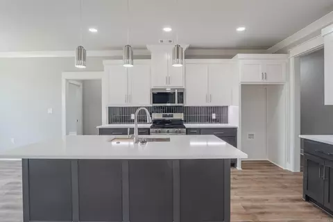 Kitchen - 236 Michelle Dr, Beebe, AR 72012 photo 2 of 5