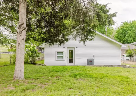 Exterior - 307 S Fourth St, Benton, AR 72015 photo 6 of 7