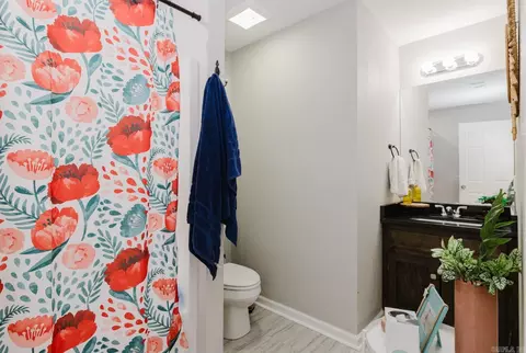 Bath - 307 S Fourth St, Benton, AR 72015 photo 2 of 2