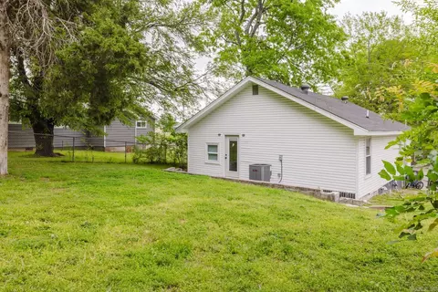 Exterior - 307 S Fourth St, Benton, AR 72015 photo 7 of 7