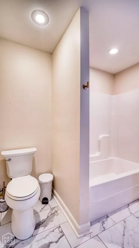 Bath - 808 Balcom, Trumann, AR 72472 photo 11 of 11