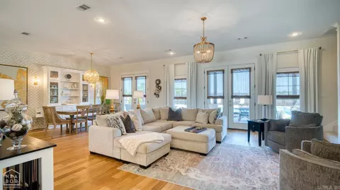 Living - 808 Balcom, Trumann, AR 72472 photo 2 of 4