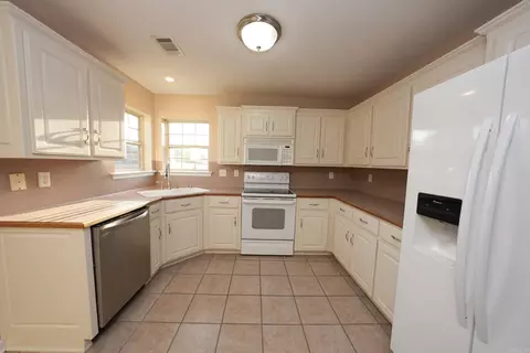 Kitchen - 13 Mustang, Cabot, AR 72023 photo 1 of 1