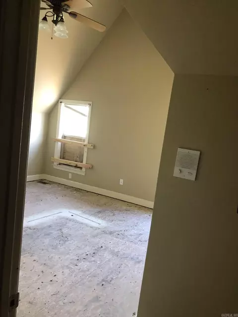Bedroom - 16471 Thomas Loop Rd, Benton, AR 72019 photo 3 of 6