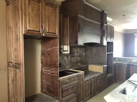 Kitchen - 16471 Thomas Loop Rd, Benton, AR 72019 photo 2 of 3