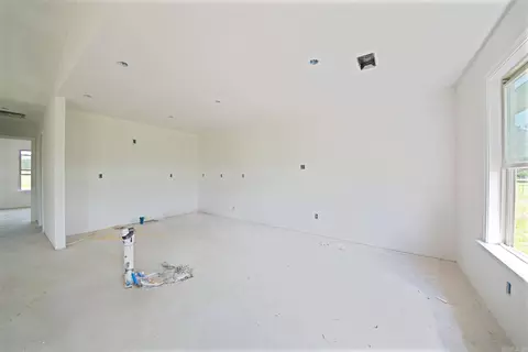 Living - 113 Lloyd Henderson Rd, Beebe, AR 72012 photo 4 of 5