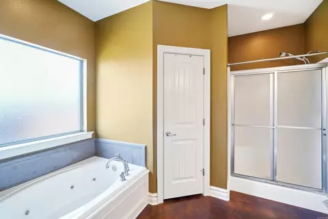 Bath - 255 Four Winds Dr, Conway, AR 72034 photo 2 of 3