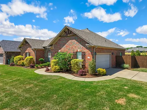 Exterior - 255 Four Winds Dr, Conway, AR 72034 photo 2 of 5