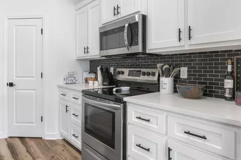 Kitchen - 2912 Ann St, Benton, AR 72015 photo 5 of 5