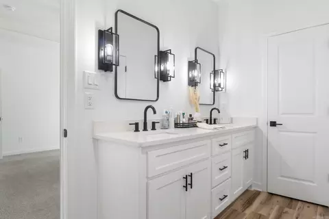 Bath - 2912 Ann St, Benton, AR 72015 photo 3 of 5