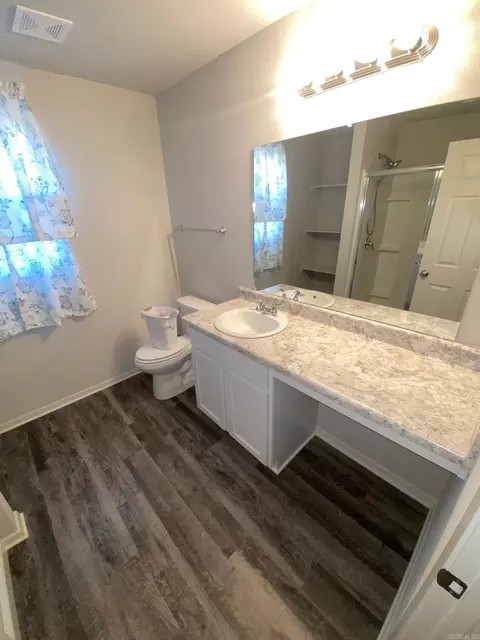 Bath - 2425 Vivian Dr, Benton, AR 72015 photo 1 of 4