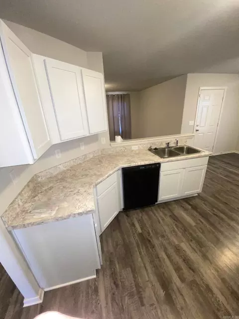 Kitchen - 2425 Vivian Dr, Benton, AR 72015 photo 2 of 2