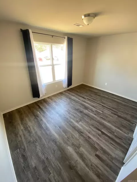 Bedroom - 2425 Vivian Dr, Benton, AR 72015 photo 3 of 4