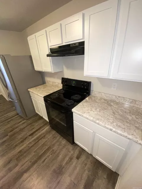 Kitchen - 2425 Vivian Dr, Benton, AR 72015 photo 1 of 2
