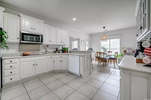 Kitchen - 17 Cossatot Cir, Cabot, AR 72023 photo 2 of 4