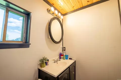 Bath - 7918 Hart Rd, Benton, AR 72019 photo 1 of 2