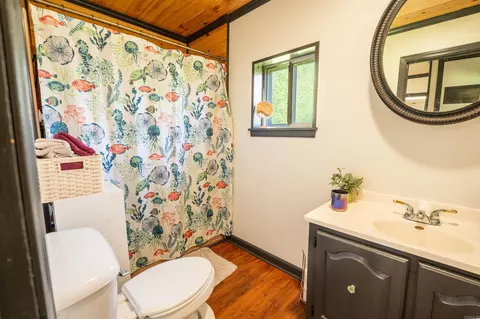Bath - 7918 Hart Rd, Benton, AR 72019 photo 2 of 2