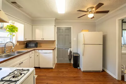 Entry Way - 7918 Hart Rd, Benton, AR 72019 photo 2 of 2