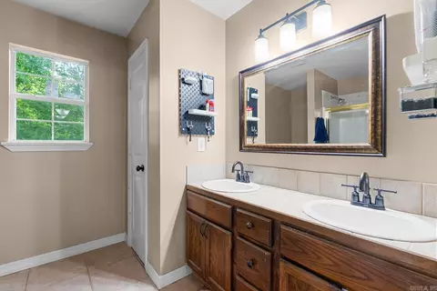 Bath - 3 Savannah Ln, Alexander, AR 72002 photo 1 of 5