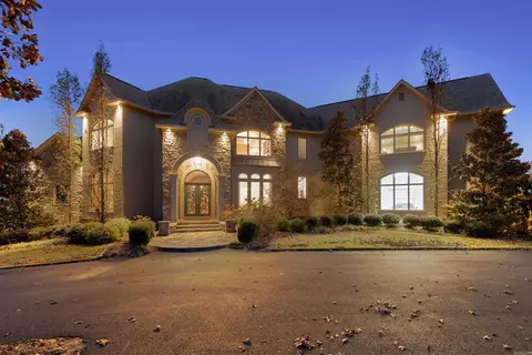 11 Skyland Dr, Conway, AR 72032