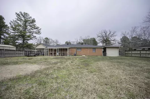 Exterior - 3706 E Lk, Pine Bluff, AR 71603 photo 4 of 5