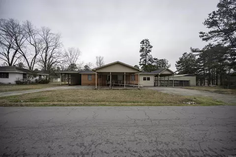 Exterior - 3706 E Lk, Pine Bluff, AR 71603 photo 1 of 5