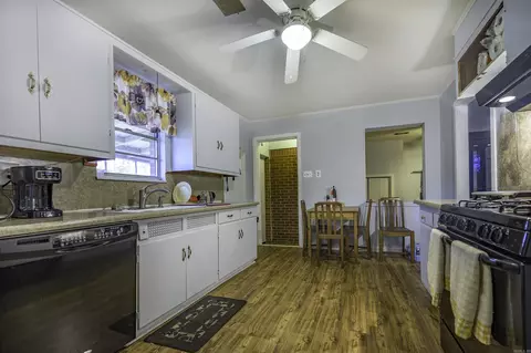 Kitchen - 3706 E Lk, Pine Bluff, AR 71603 photo 3 of 4