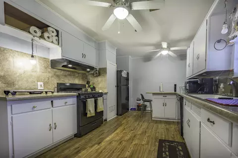 Kitchen - 3706 E Lk, Pine Bluff, AR 71603 photo 4 of 4