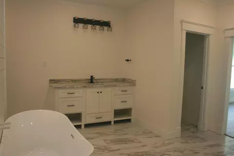Bath - 7025 Cold Creek Dr, Alexander, AR 72002 photo 2 of 4