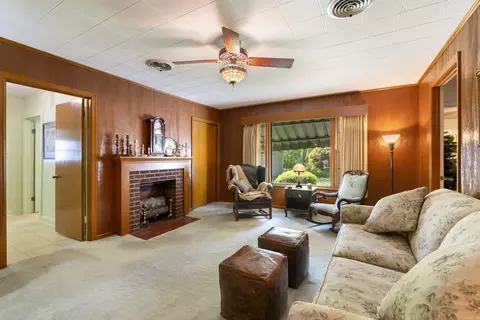 Living - 105 N Holly St, Beebe, AR 72012 photo 7 of 9
