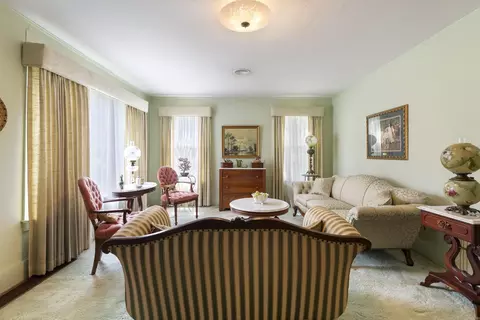 Living - 105 N Holly St, Beebe, AR 72012 photo 2 of 9