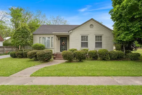 Exterior - 105 N Holly St, Beebe, AR 72012 photo 1 of 5