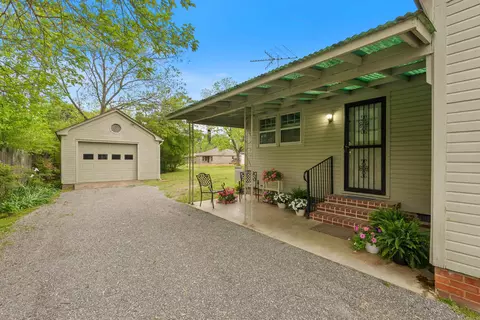 Exterior - 105 N Holly St, Beebe, AR 72012 photo 3 of 5