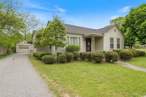 Exterior - 105 N Holly St, Beebe, AR 72012 photo 2 of 5
