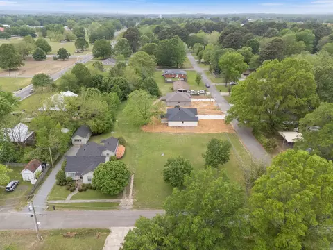 View/Area - 105 N Holly St, Beebe, AR 72012 photo 1 of 5