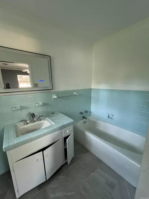 Bath - 2212 W 36th Ave, Pine Bluff, AR 71603 photo 4 of 4