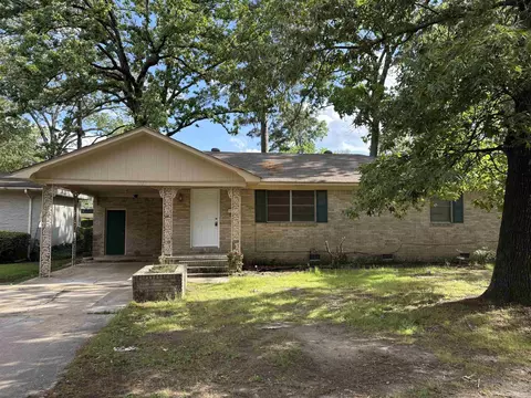 Exterior - 1504 W 34th Ave, Pine Bluff, AR 71603 photo 1 of 12