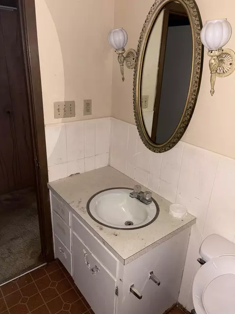 Bath - 1504 W 34th Ave, Pine Bluff, AR 71603 photo 5 of 8