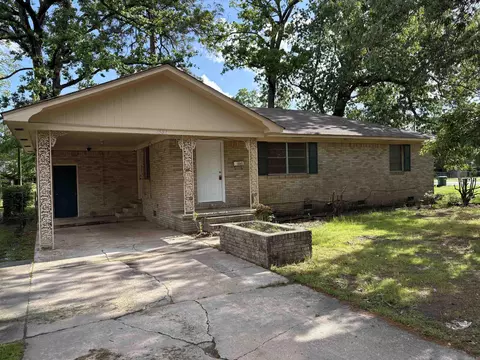 Exterior - 1504 W 34th Ave, Pine Bluff, AR 71603 photo 2 of 12