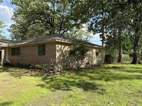 Exterior - 1504 W 34th Ave, Pine Bluff, AR 71603 photo 4 of 12