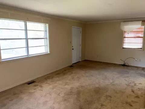 Living - 1504 W 34th Ave, Pine Bluff, AR 71603 photo 1 of 3